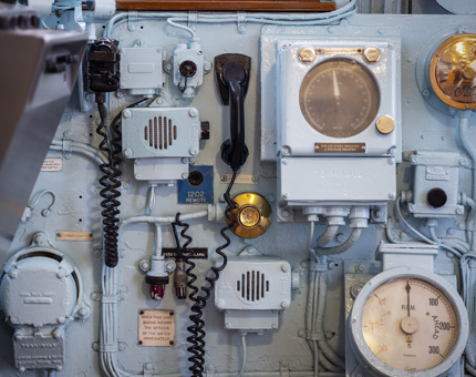 Details of the gadgets on the Bridge.