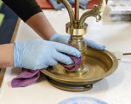 A detailed look at the lamp polishing. 