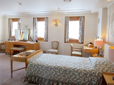 queens's bedroom RYB