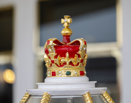A red crown atop the binnacle. 