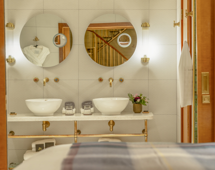 Fingal Hotel cabin bathroom.